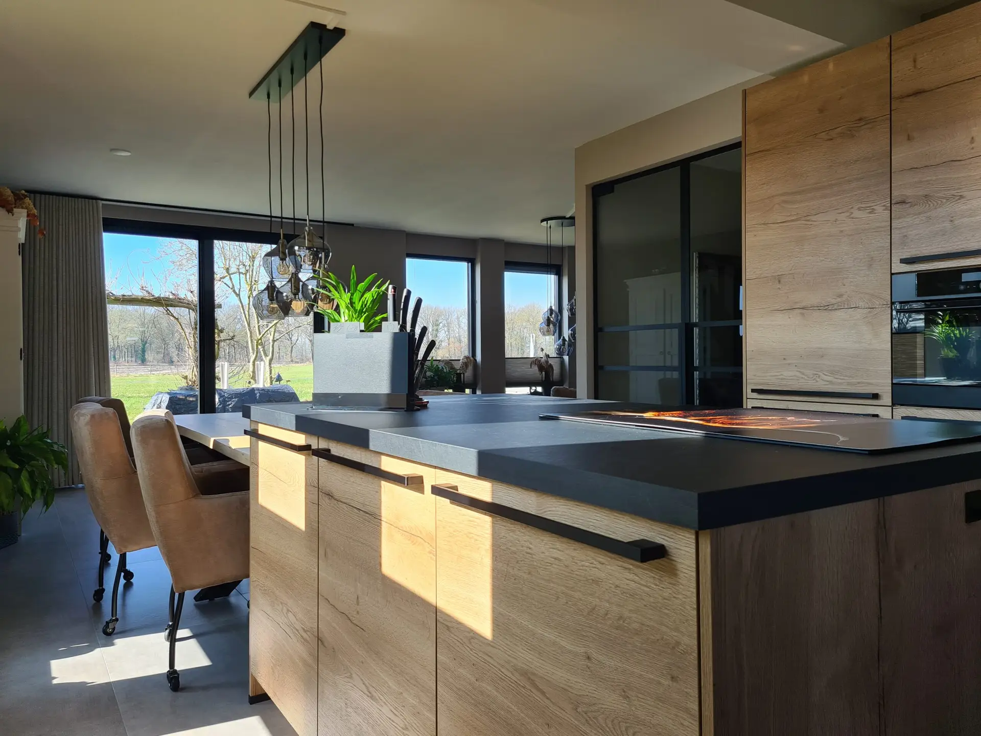 Landelijke interieur met moderne touch in Grolloo